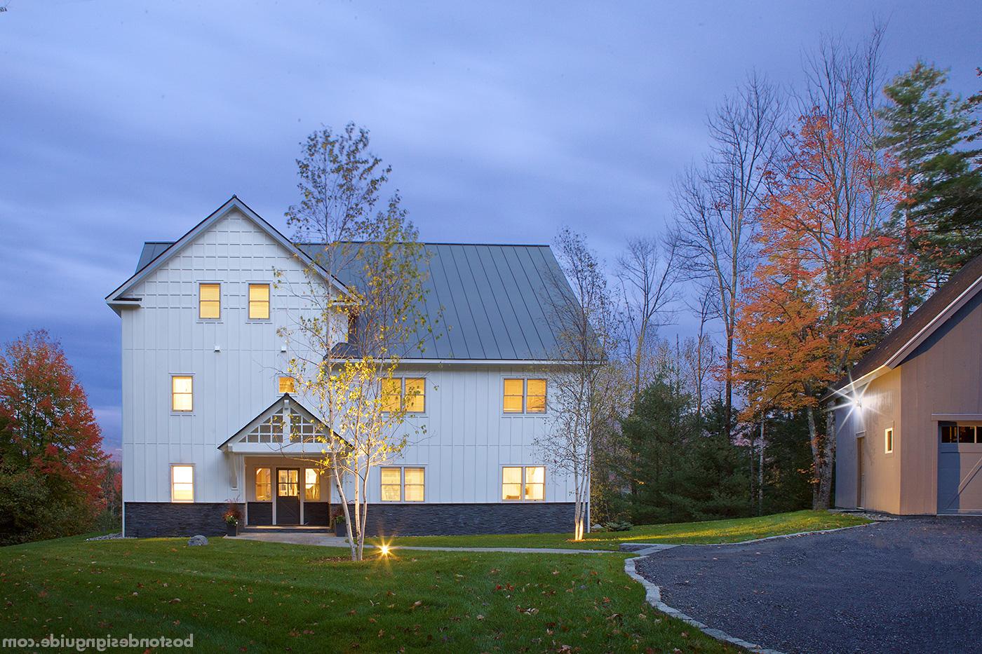 Custom high-end Maine home renovation by 斯洛克姆霍尔设计集团