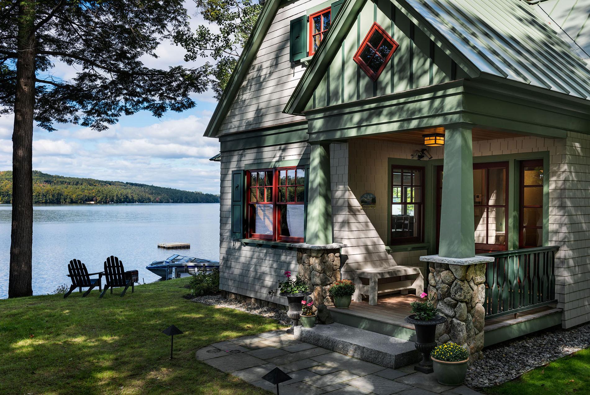 lakeside cottage in Maine