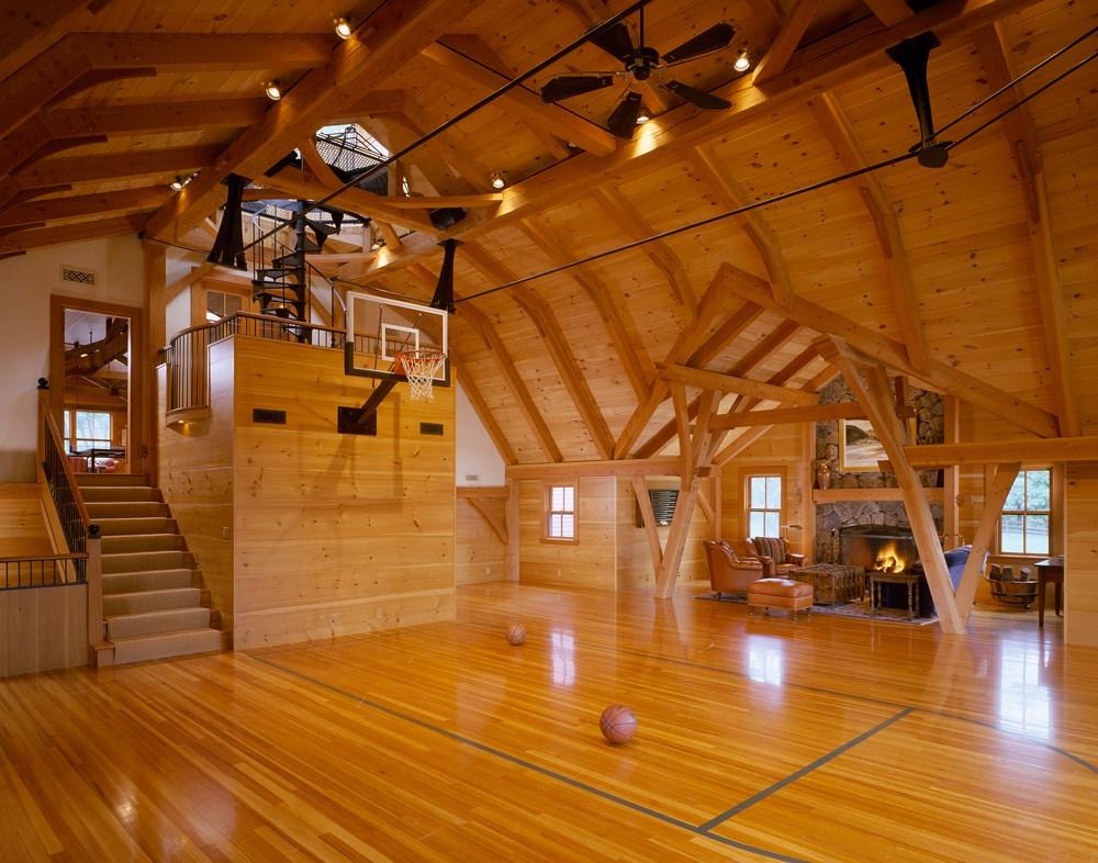 高端室内篮球场和娱乐谷仓